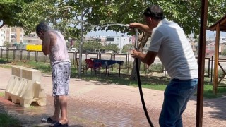 Mersinde sıcakla mücadele: Serinlemek için her yolu denediler