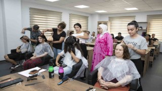 Mersinde ücretsiz kuaförlük kursu ile istihdama destek