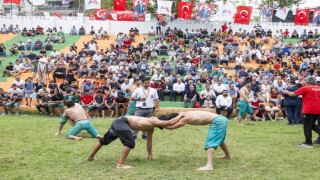 Mersinde Zafer Bayramı kapsamında ‘Gözne Karakucak Güreşleri düzenlendi