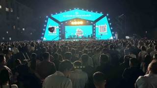 Merve Özbeyden Yüksekovada konser