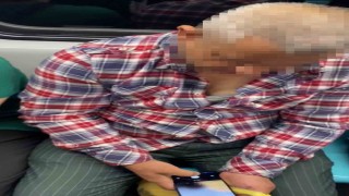Metroda gizlice kadınların fotoğrafını çekti: Fark edilince telefonunu kırdı