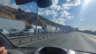 Mıcır yüklü tır devrildi: TEM Otoyolu İstanbul istikametinde trafik felç oldu