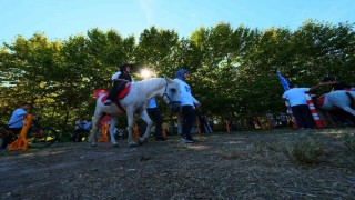 Millet Bahçesinde atlı şenlik çocukların yüzünü güldürdü