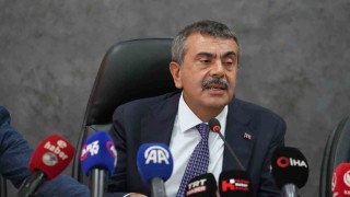 Milli Eğitim Bakanı Tekinde CHP Genel Başkanı Özgür Özele şarkılı gönderme;