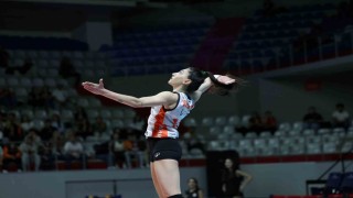 Milli smaçör Yaprak Erkek, 3 yıl daha Eczacıbaşında