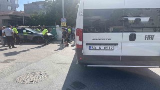 Minibüsle otomobil çarpıştı: 1 yaralı