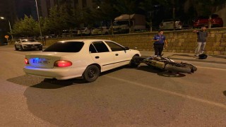 Motosiklet ile otomobil çarpıştı: 2 yaralı