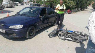 Motosiklet ile otomobil çarpıştı: 2 yaralı