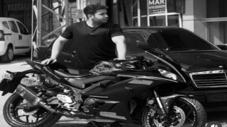 Motosiklet tutkununun hayatını kaybettiği kaza kask kamerasına yansıdı