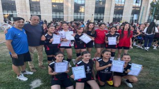 Moymulspor A Takımı voleybol turnuvasını şampiyon tamamladı