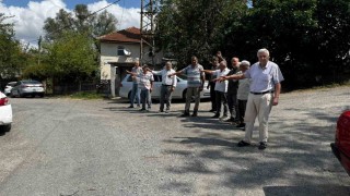 Muhtar ve köylünün yol çilesi