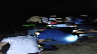 Nehirde mahsur kalan 5 kişi kurtarıldı