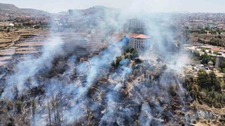 Nevşehirde arazi yangını: Alevler emniyet müdürlüğüne sıçramadan kontrol altına alındı