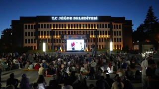 Niğdede minderli sinema akşamları