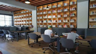 Niğdede Yaşar Kaplan Kütüphanesi ve Dr. Müzeyyen Toker Kadın Yaşam Merkezi açıldı