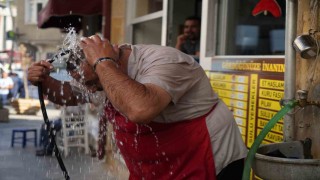 Ocak başından hortum başına: Bayburtta kavurucu sıcağa ‘hortumlu çözüm