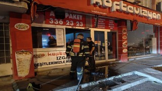 Ocaktaki köz iş yerinde yangın çıkardı