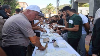 Ödülü alabilmek için 3 dakikada 1 kilo 100 gram lokum yemeyi başardı