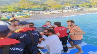 Ölüdenizde yüzerken yaralanan vatandaşa Sahil Güvenlik ‘ten tıbbi tahliye