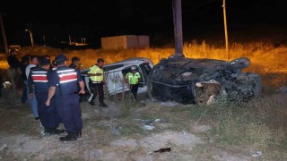 Önündeki araca çarptı, iki araç da takla attı: 2si ağır 5 yaralı