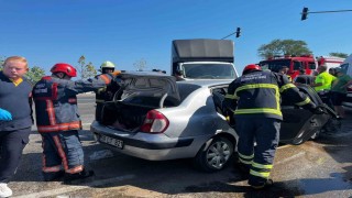 Orduda otomobil ile kamyonet çarpıştı: 5 yaralı