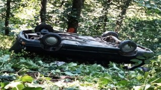 Orduda otomobil ormanlık alana yuvarlandı: 3 yaralı