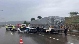 Orduda otomobil park halindeki tıra çarptı: 1 ölü, 2 yaralı