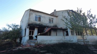 Orman yangınında; 7 ev yandı, 2 bin 700 kişi tahliye edildi, 15 kişi yaralandı