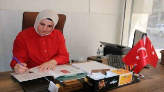 Orta okulda iken önlüğü çıkartılıp gelinlik giydirilen muhtar, 53 yaşında üniversiteli oldu