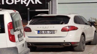 Osmancıkta park halindeki araç kurşunlandı