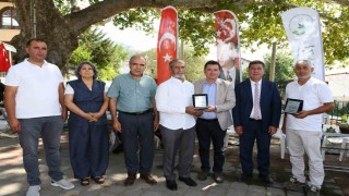 Osmangazinin gönüllü temizlik elçilerine teşekkür plaketi