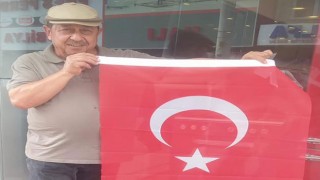Osmaniye Belediyesi’nden 30 Ağustos’a Özel Türk Bayrağı Dağıtımı