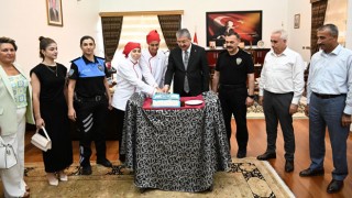 Osmaniye Valisi Yılmaz, Kursiyer Öğrencilerle Pasta Kesti