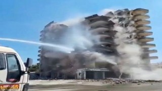 Osmaniye’de Depremde Hasar Gören 11 Katlı Berke Apartmanı Yıkıldı