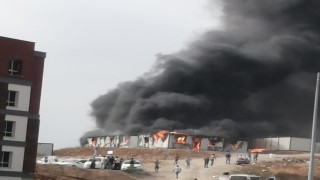Osmaniyede inşaat işçilerinin kaldığı konteynerde yangın