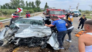 Osmaniyede otomobiller kafa kafaya çarpıştı: 1 ölü, 1 yaralı