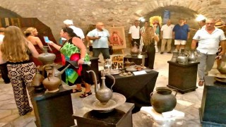 Osmanlı halk kıyafetleri ve yaşam kültürü Çeşme Kalesinde sergileniyor