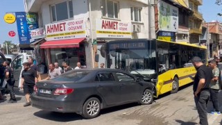 Otomobil, belediye otobüsüyle çarpıştı: 1i çocuk 6 yaralı