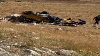 Otomobil şarampole devrildi: 1 ölü, 2 yaralı