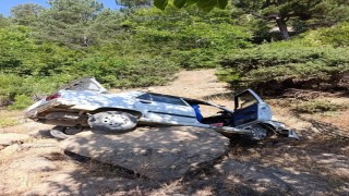 Otomobil şarampole devrildi: 2 yaralı