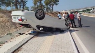 Otomobil ters döndü: 4 yaralı