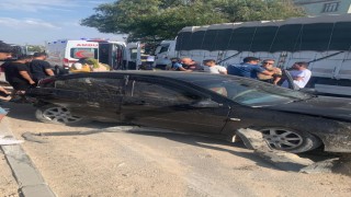 Otomobil tıra çarptı: 3 yaralı