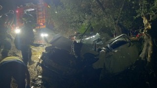 Otomobil zeytin bahçesine uçtu: 2 ölü, 1 yaralı