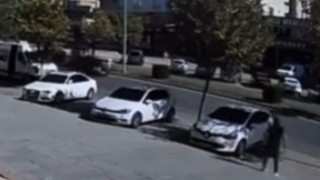 Otomobilin çarptığı 12 yaşındaki çocuk 5 günlük yaşam mücadelesini kaybetti: Feci kaza kamerada