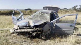 Otomobilin hurdaya döndüğü kazadan küçük sıyrıklarla kurtuldu