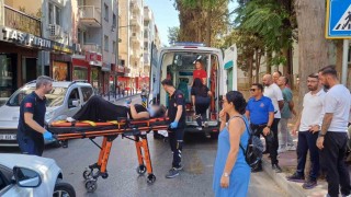 Otomobilin sıkıştırdığı iddia edilen motosiklet sürücüsü yaralandı