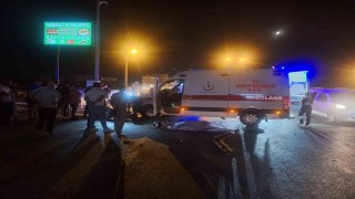 Otomobille çarpışan motosikletin genç sürücüsü hayatını kaybetti