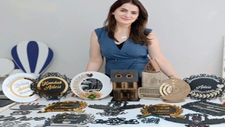 (ÖZEL) Evinde tasarladığı hediyelik eşyaları görenler hayran kalıyor