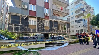 Özel laboratuvarın dış cephe kaplamaları çöktü, ortalık savaş alanına döndü