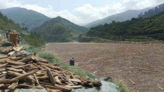 Pakistandaki sellerde son 48 saatte 351 kişi hayatını kaybetti